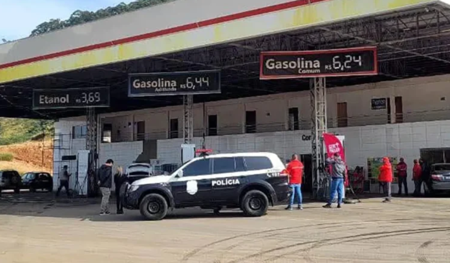 Posto de combustíveis no Marco Divisório é flagrado funcionando mesmo após interdição