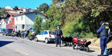 GCM faz nova operação, registra 23 infrações e remove veículos em Poços de Caldas