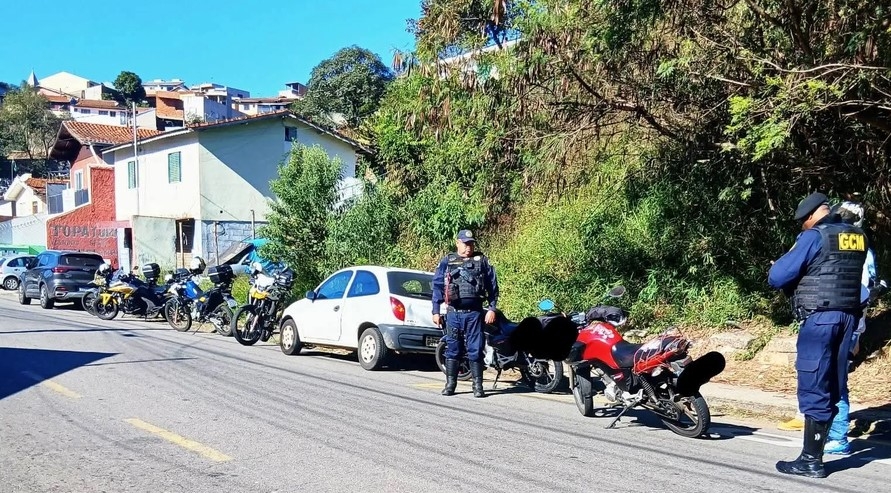 GCM faz nova operação, registra 23 infrações e remove veículos em Poços de Caldas