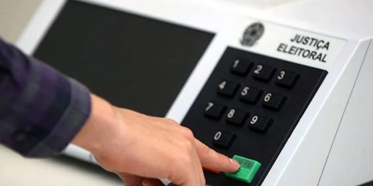 Eleitores fora da cidade poderão solicitar voto em trânsito a partir desta segunda (20)