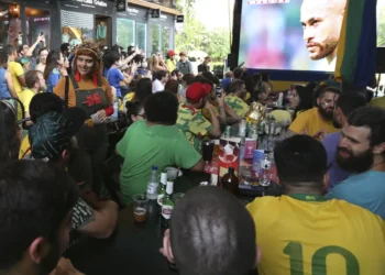 Procon-MG alerta sobre direitos dos consumidores em bares e restaurantes na Copa