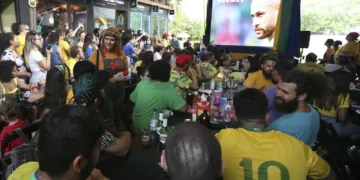 Procon-MG alerta sobre direitos dos consumidores em bares e restaurantes na Copa
