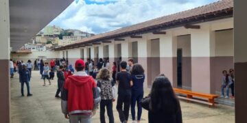 18 mil estudantes voltam às aulas na Rede Municipal de Poços nesta semana