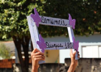 Agosto Lilás: passeata em Poços reforça combate à violência contra a mulher