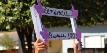 Agosto Lilás: passeata em Poços reforça combate à violência contra a mulher