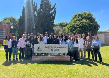 Alcoa recebe estudantes de comunicação da PUC Minas