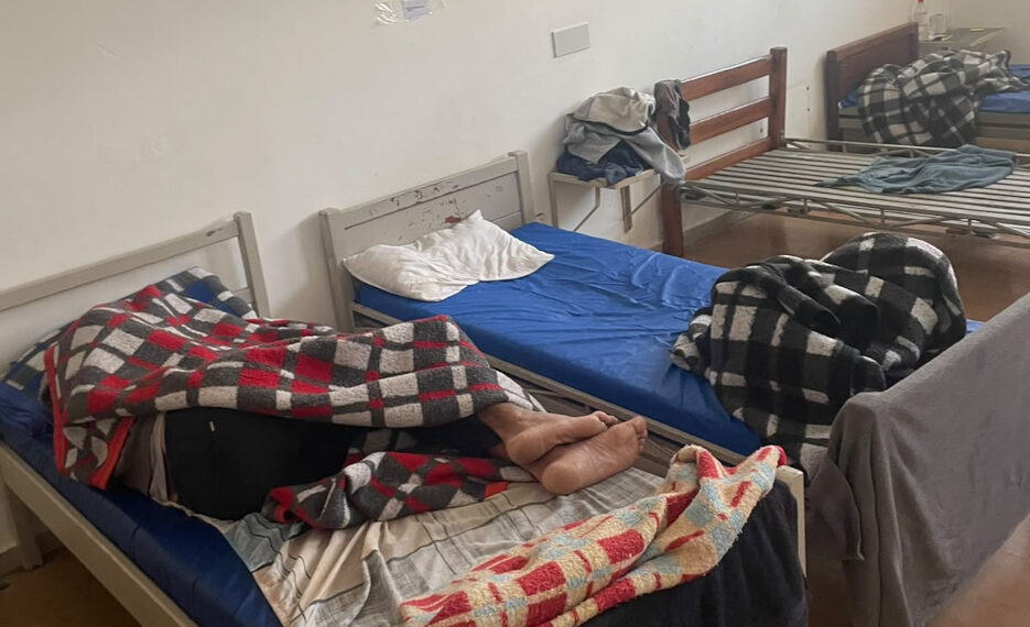 Operação encontra pacientes em condições degradantes, interdita clínica e prende dois no Sul de Minas