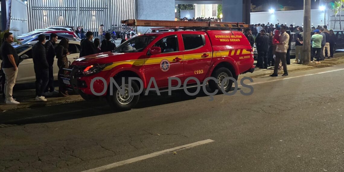 Princípio de incêndio em igreja mobiliza bombeiros em Poços de Caldas