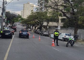 Demutran flagra 15 condutores inabilitados em menos de uma hora durante operação em Poços de Caldas