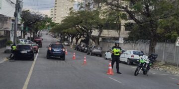 Demutran flagra 15 condutores inabilitados em menos de uma hora durante operação em Poços de Caldas