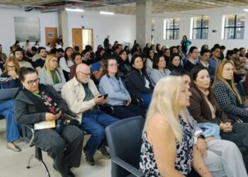Saúde de Poços capacita equipes sobre cuidados integrados