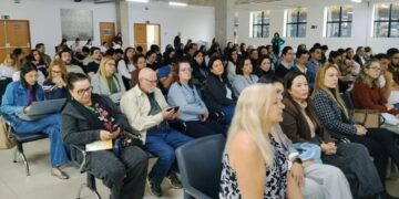 Saúde de Poços capacita equipes sobre cuidados integrados
