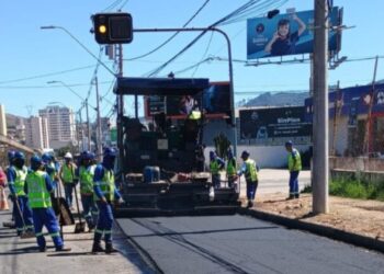 Obras na Avenida João Pinheiro avançam para etapa de asfaltamento