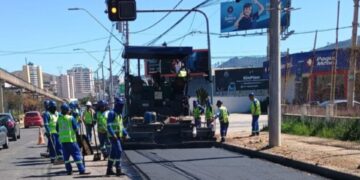 Obras na Avenida João Pinheiro avançam para etapa de asfaltamento