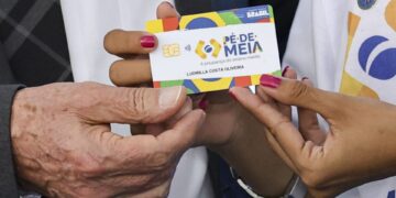 Pé-de-Meia paga nova parcela nesta segunda-feira para estudantes nascidos em novembro e dezembro