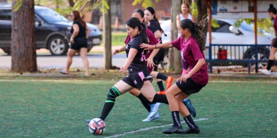 Copa Municipal de Futebol Society Feminino reúne equipes de Poços e região