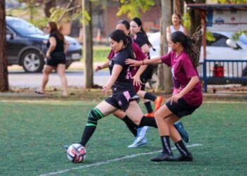 Copa Municipal de Futebol Society Feminino reúne equipes de Poços e região