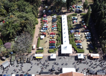 Poços Classic Car reúne mais de 500 veículos antigos e atrai milhares de visitantes