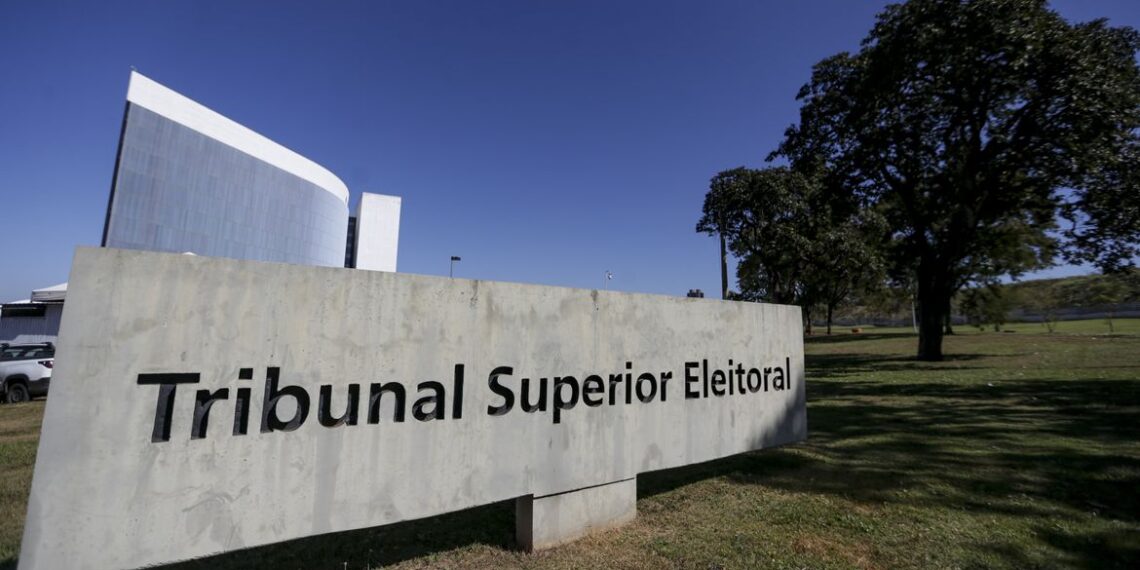 TSE cria conselho para monitorar desinformação e IA nas eleições