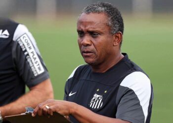 Juary, ex-Santos e campeão da Champions pelo Porto, será o técnico da base da Caldense