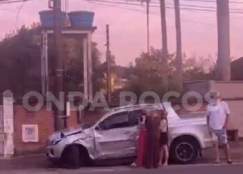 VÍDEO: Caminhão perde o controle e atinge vários veículos em Poços