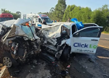Três pessoas morrem em grave colisão frontal na MGC-491