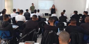 Alunos da Guarda Civil Municipal de Poços de Caldas recebem capacitação sobre atendimento a pessoas com autismo