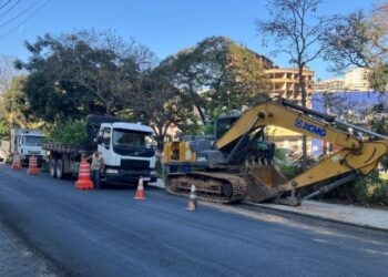 Obras de recuperação são realizadas em contenção do ribeirão da Avenida Santo Antônio