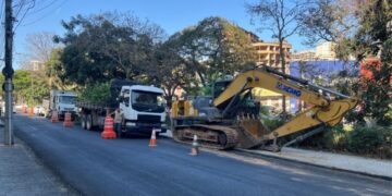 Obras de recuperação são realizadas em contenção do ribeirão da Avenida Santo Antônio