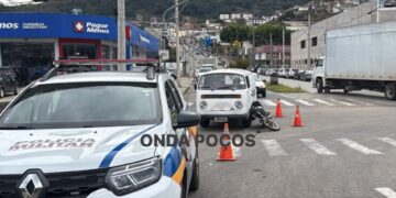 Acidente entre moto e Kombi da Secretaria de Saúde é registrado em Poços de Caldas