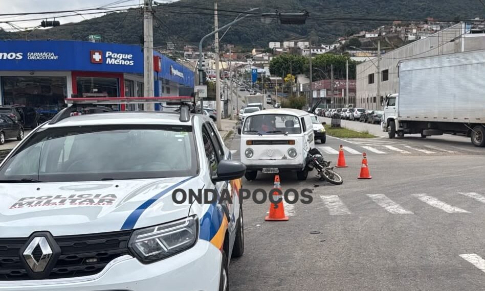 Acidente entre moto e Kombi da Secretaria de Saúde é registrado em Poços de Caldas