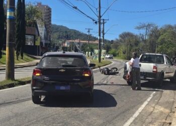 Motociclista fica ferido após colisão em Poços de Caldas