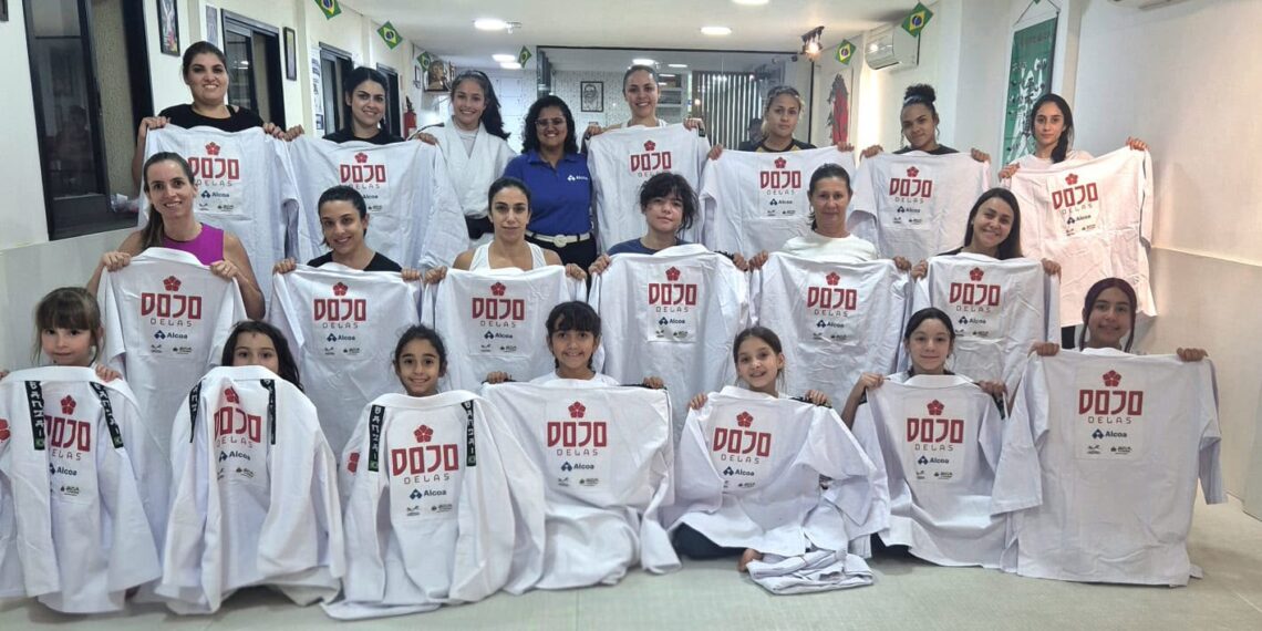 Projeto Dojô Delas entrega kimonos a mulheres em Poços de Caldas