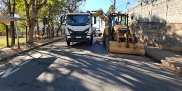 Manutenção em adutora altera trânsito e abastecimento de água em Poços