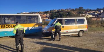 Demutran reforça fiscalização do transporte escolar e fretado em Poços