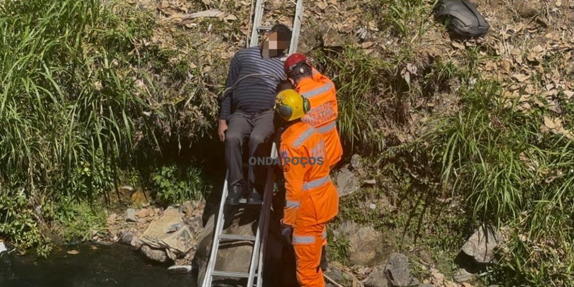 Caminhoneiro fica ferido após acidente em rodovia de Poços de Caldas