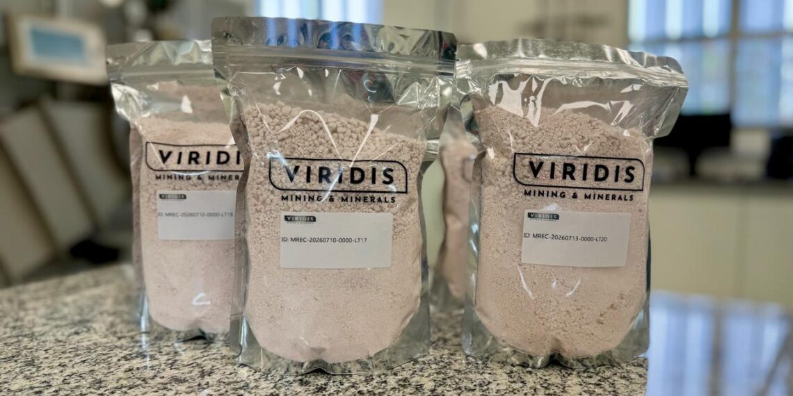 Viridis entrega lote de terras raras produzido em Poços de Caldas ao CIT SENAI ITR