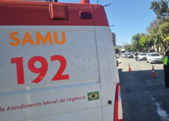 Turista é atropelado por motocicleta no centro de Poços de Caldas