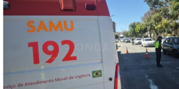 Turista é atropelado por motocicleta no centro de Poços de Caldas