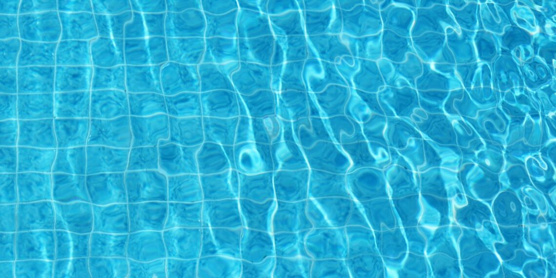 Criança de 2 anos morre após se afogar em piscina na região