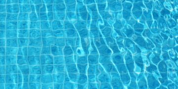 Criança de 2 anos morre após se afogar em piscina na região