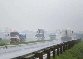 EPR orienta motoristas diante da previsão de ventos fortes e chuva intensa
