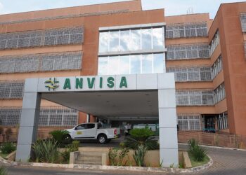 Anvisa proíbe venda de cosméticos irregulares e determina apreensão