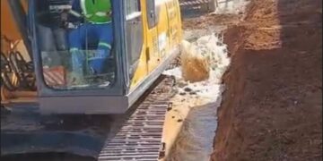 Empreiteira rompe tubulação e provoca desabastecimento em regões de Poços de Caldas
