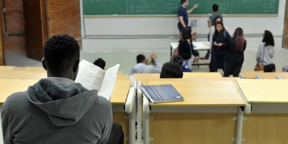 Fies começa a convocar estudantes em lista de espera