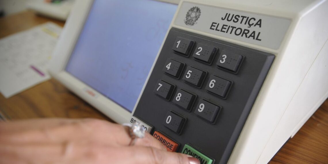 TRE-MG inicia envio de quase 50 mil urnas eletrônicas para o interior de MG