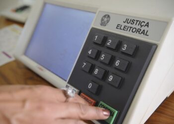 TRE-MG inicia envio de quase 50 mil urnas eletrônicas para o interior de MG