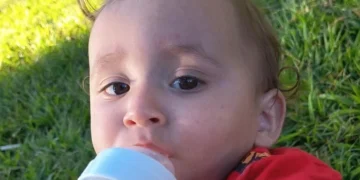 Criança de 1 ano e meio aguarda cirurgia há meses em Poços de Caldas e família faz vaquinha