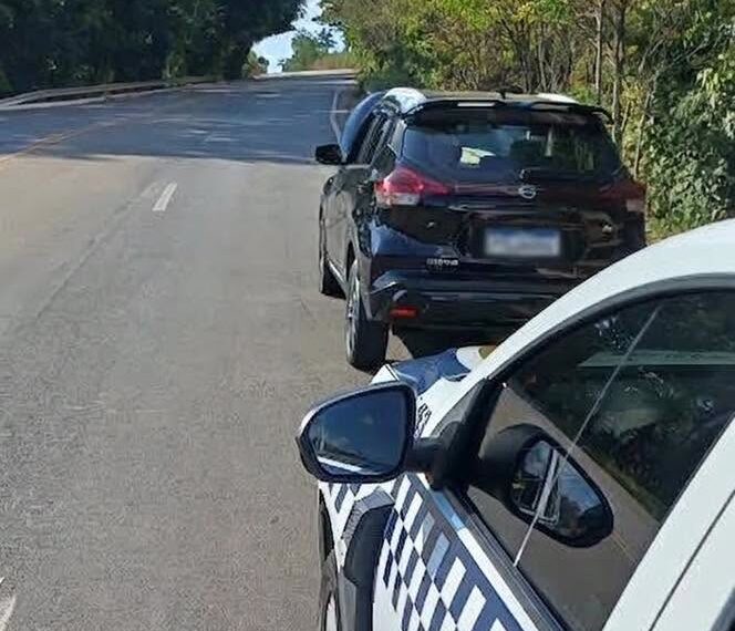 Veículo clonado com registro de roubo no Rio de Janeiro é apreendido na região