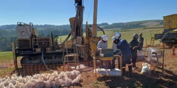 Zema fala em produzir superímãs no Brasil com minerais de terras raras